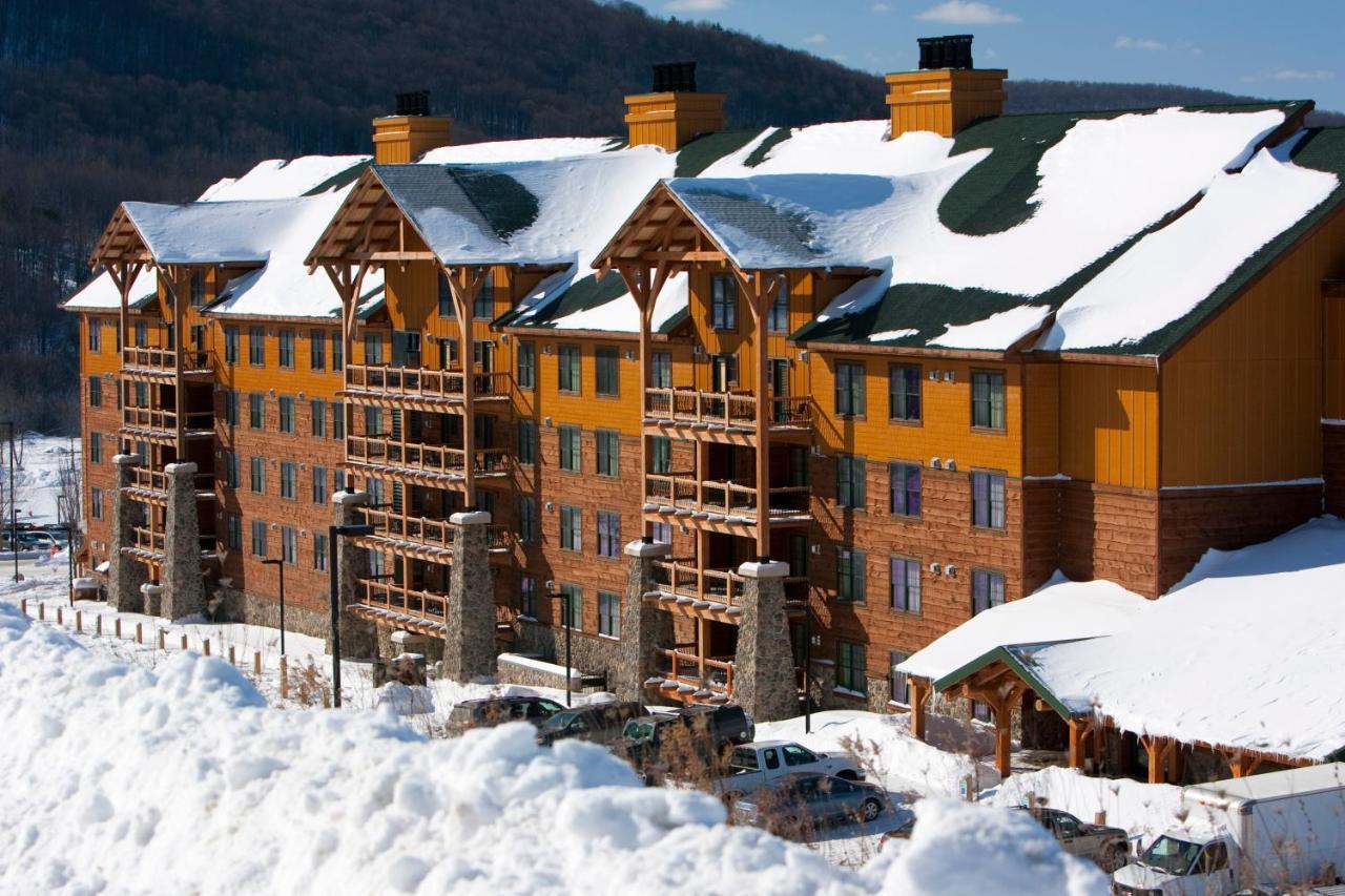 Hope Lake Lodge & Indoor Waterpark Cortland Exteriér fotografie