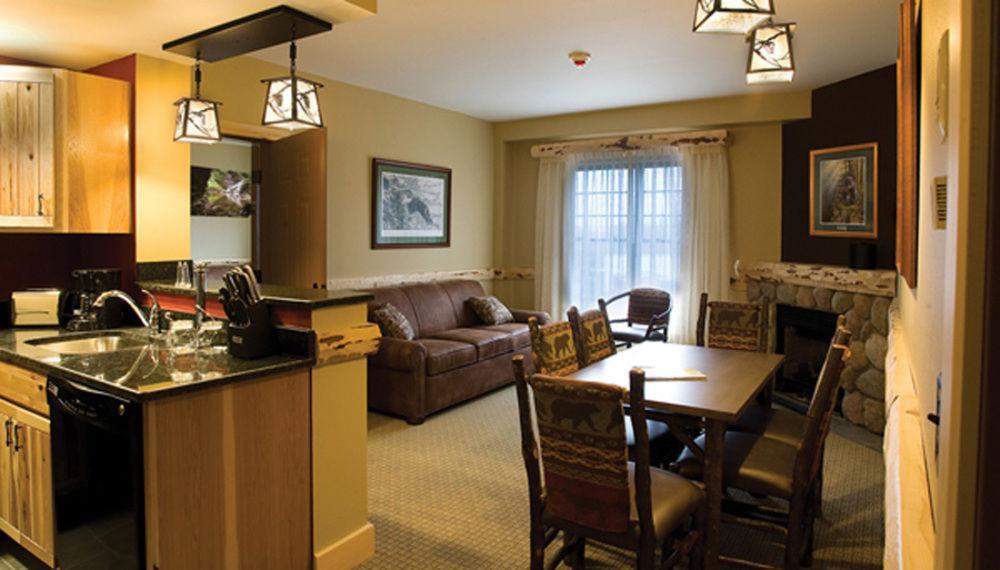 Hope Lake Lodge & Indoor Waterpark Cortland Exteriér fotografie