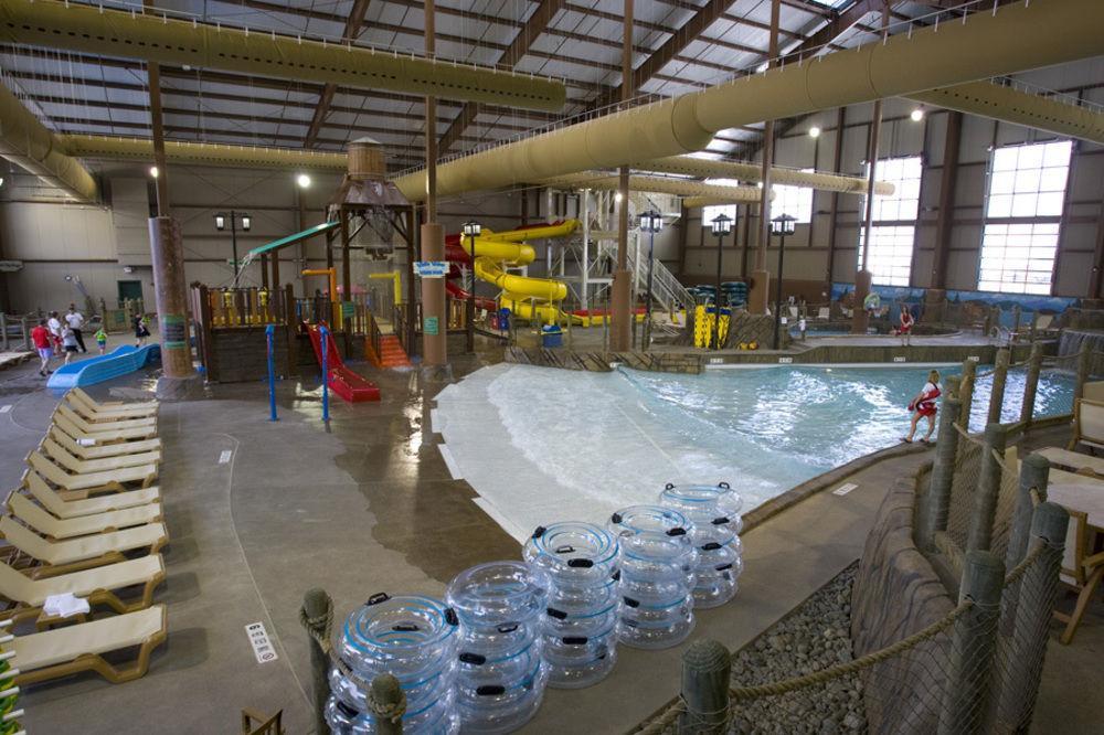 Hope Lake Lodge & Indoor Waterpark Cortland Exteriér fotografie