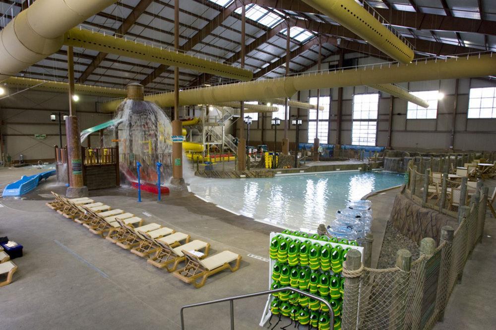 Hope Lake Lodge & Indoor Waterpark Cortland Exteriér fotografie