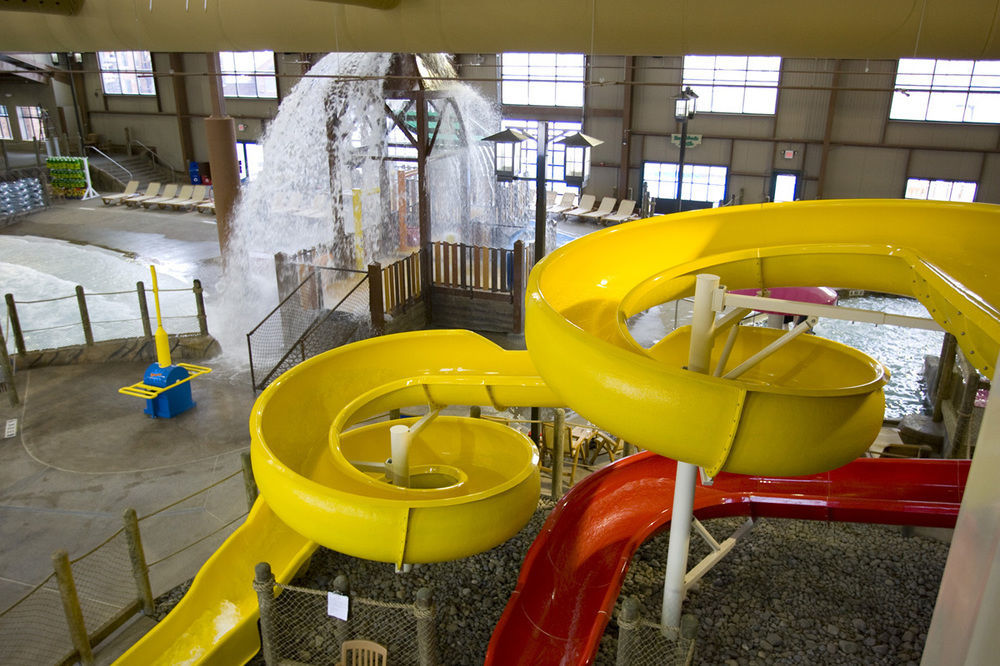 Hope Lake Lodge & Indoor Waterpark Cortland Exteriér fotografie