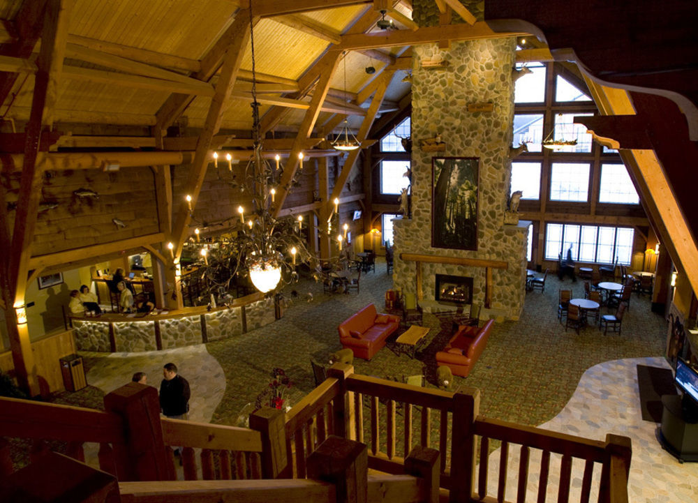 Hope Lake Lodge & Indoor Waterpark Cortland Exteriér fotografie