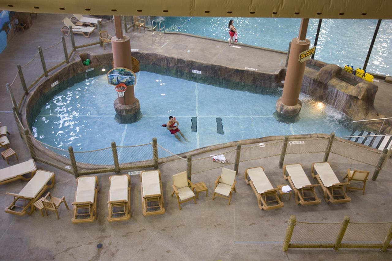 Hope Lake Lodge & Indoor Waterpark Cortland Exteriér fotografie