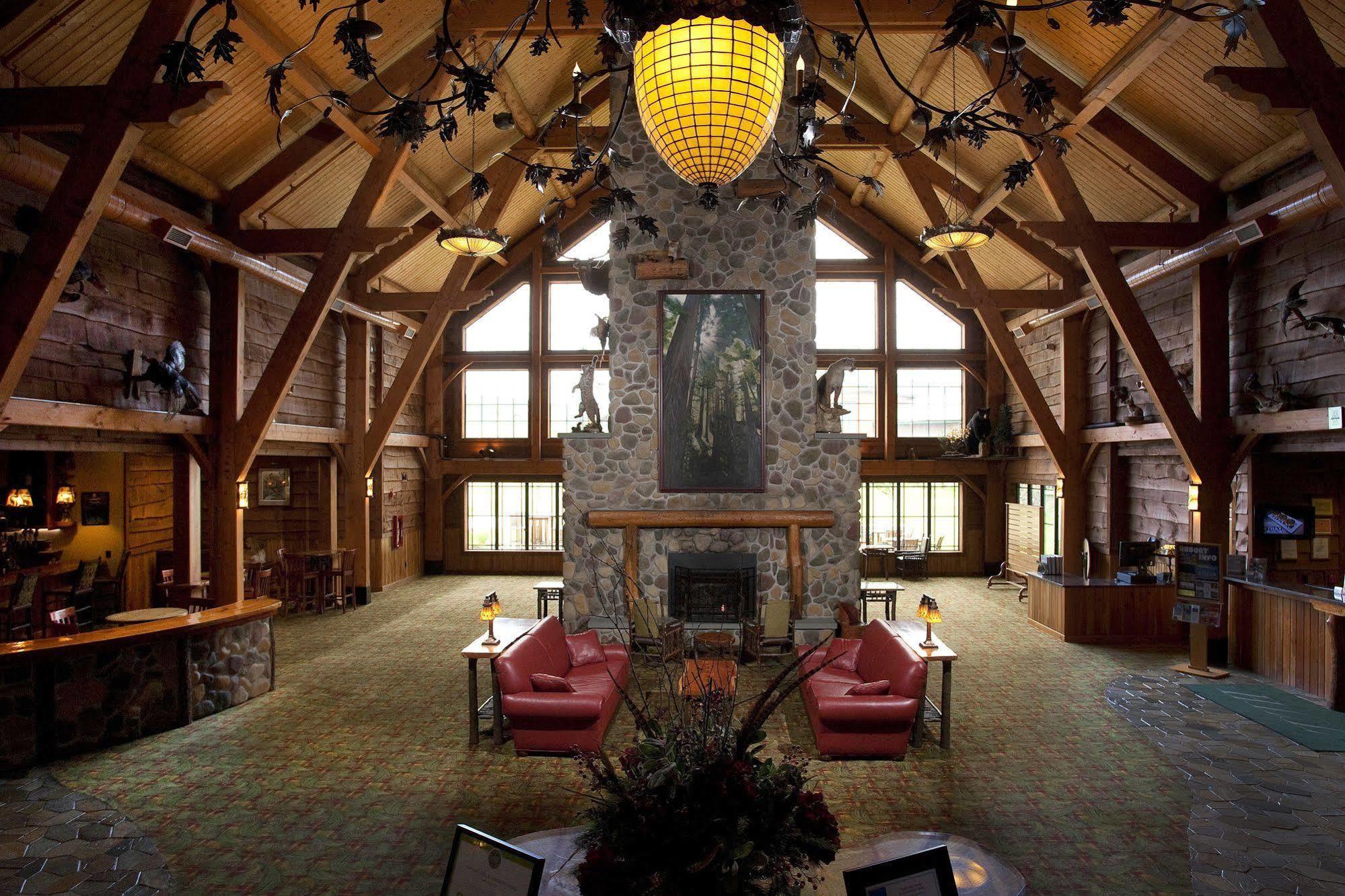 Hope Lake Lodge & Indoor Waterpark Cortland Exteriér fotografie