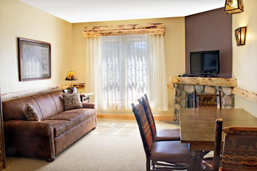 Hope Lake Lodge & Indoor Waterpark Cortland Exteriér fotografie