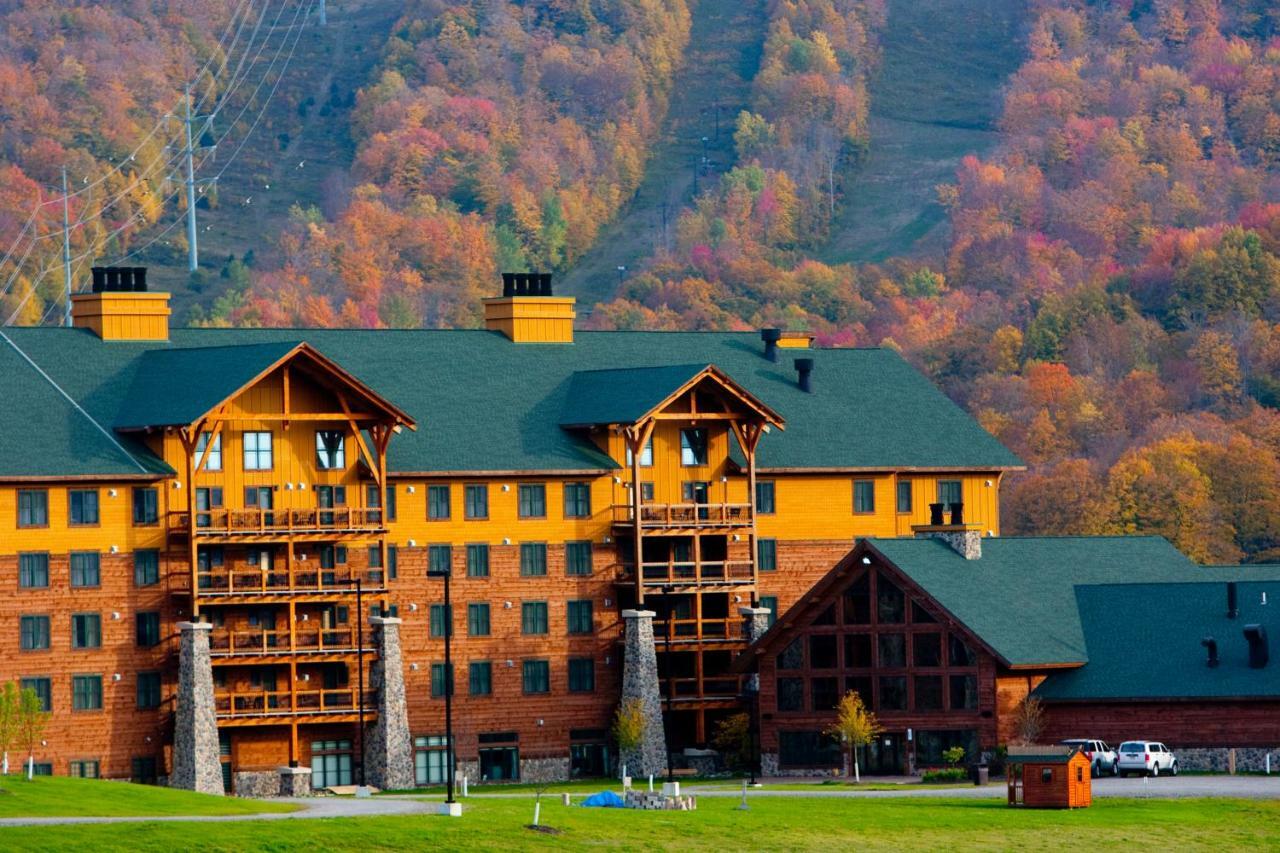 Hope Lake Lodge & Indoor Waterpark Cortland Exteriér fotografie