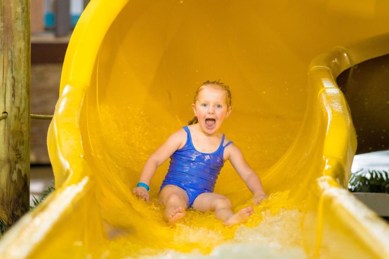 Hope Lake Lodge & Indoor Waterpark Cortland Exteriér fotografie